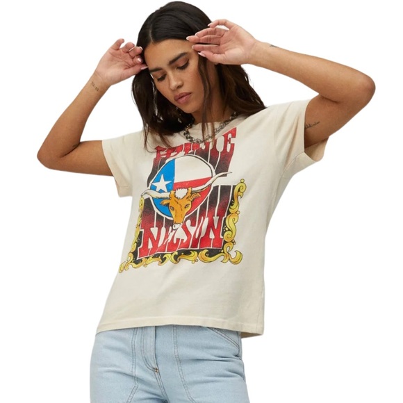 Daydreamer Tops - Daydreamer Willie Nelson Texas Bull Tour Tee Size Large / L